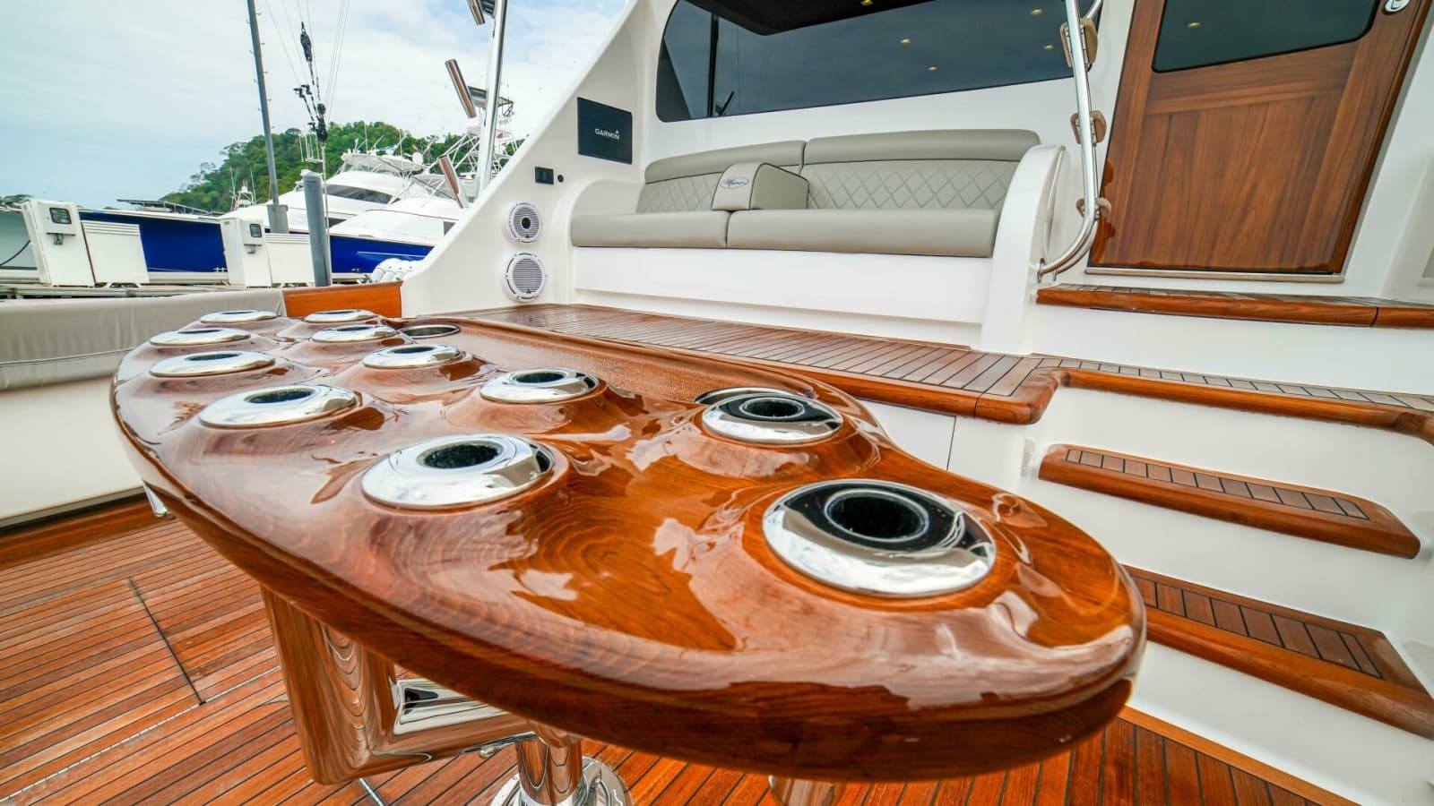 2023 Viking 72 Convertible - Photo 9