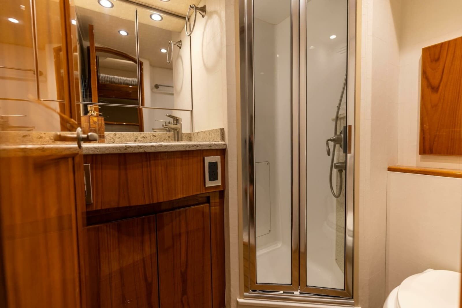 2017 Viking 66 Convertible - Photo 26