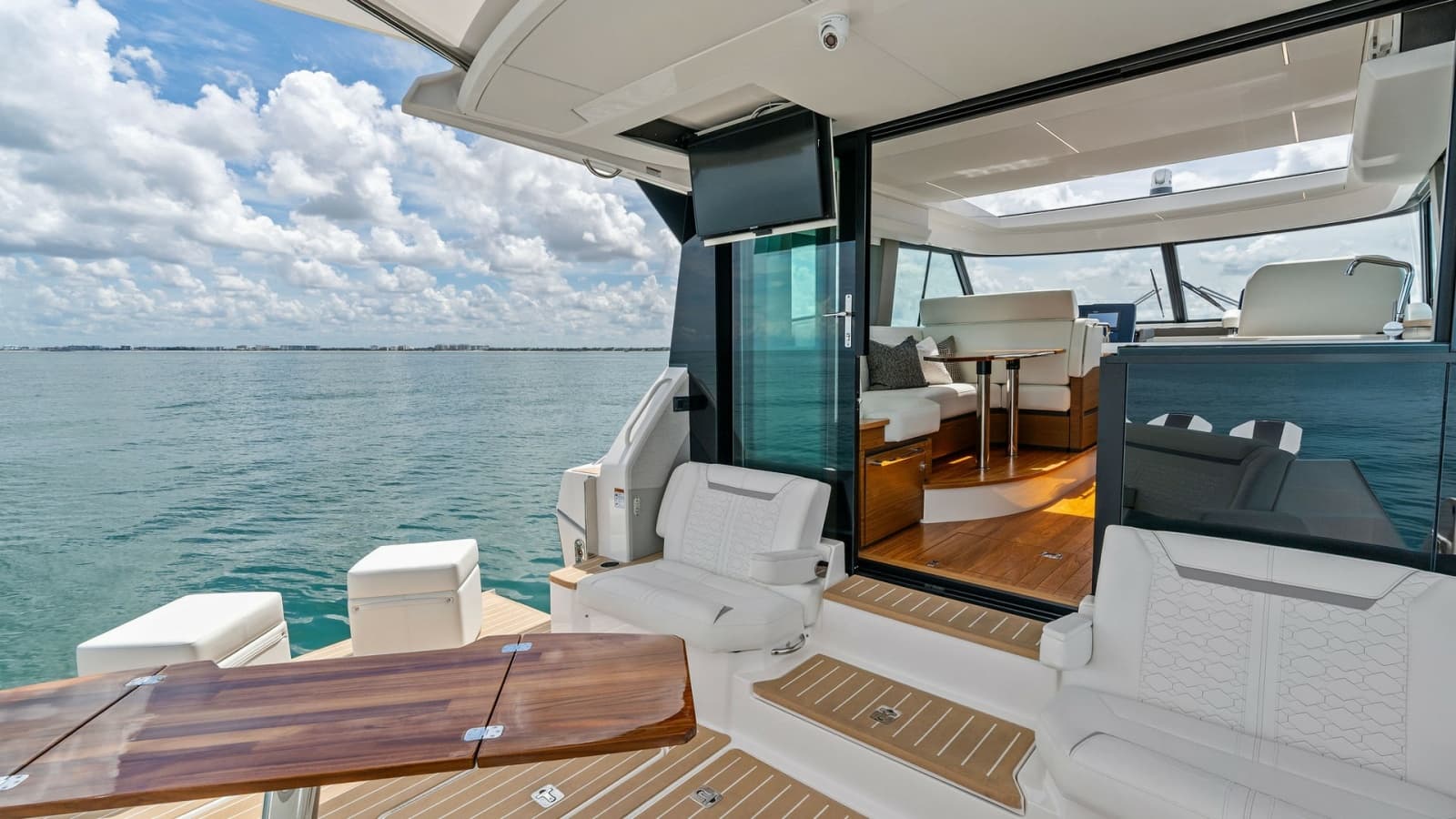 2025 Tiara Yachts 48LE - Photo 22