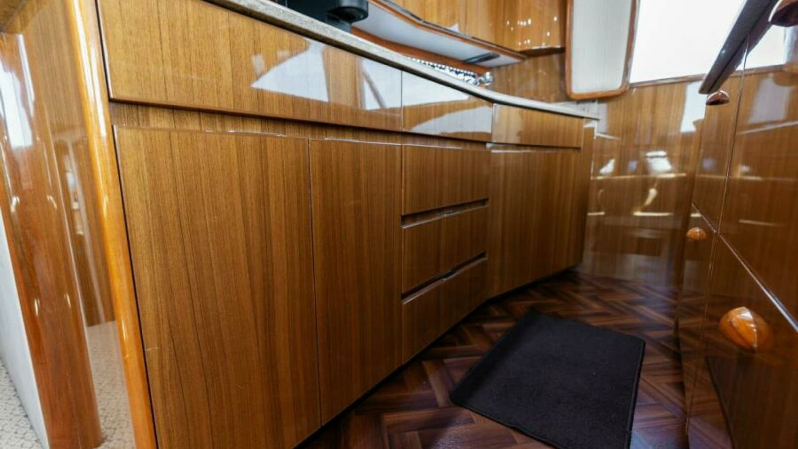2013 Viking 55 Convertible - Photo 12