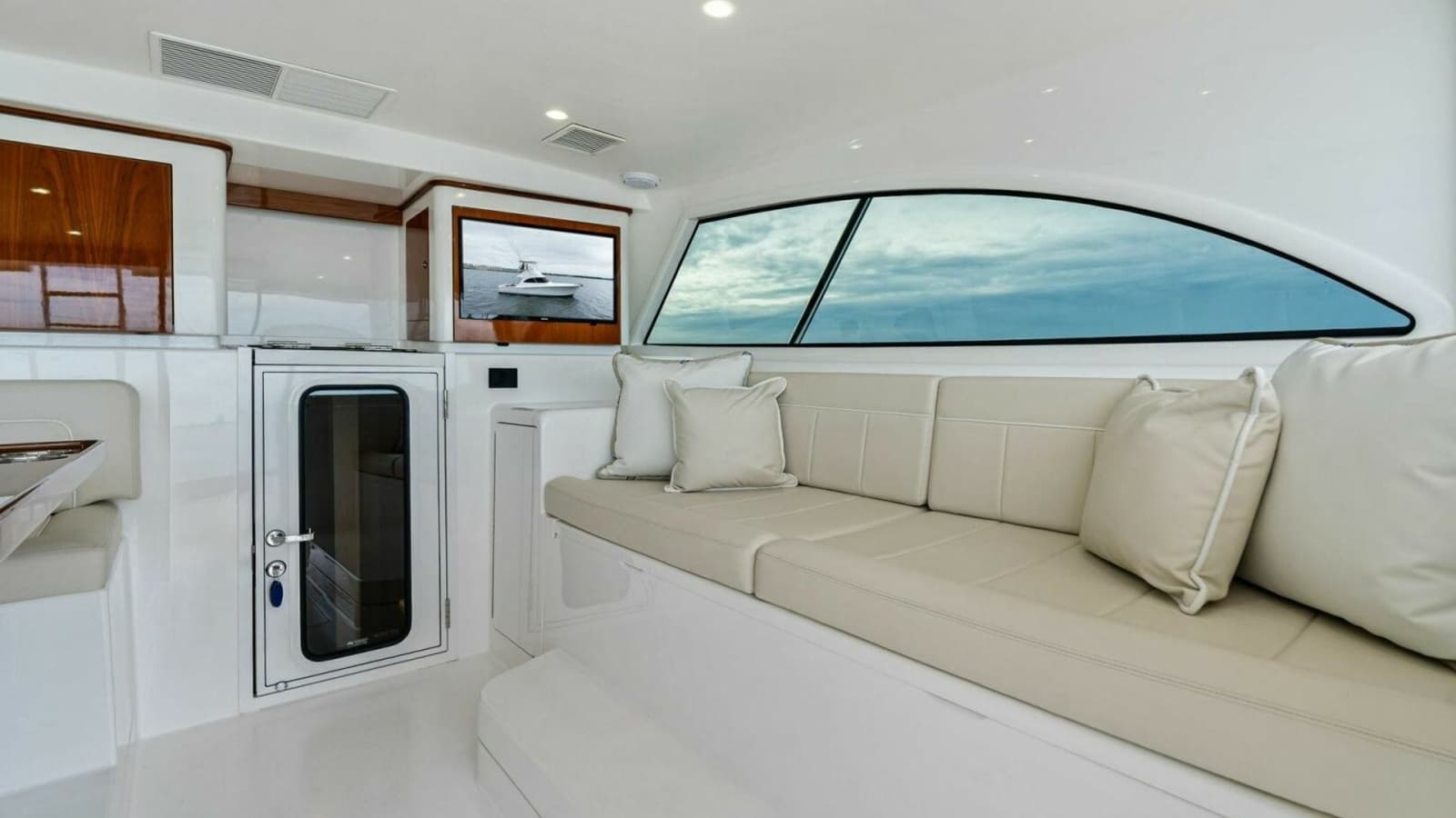2021 Viking 46 Billfish - Photo 13