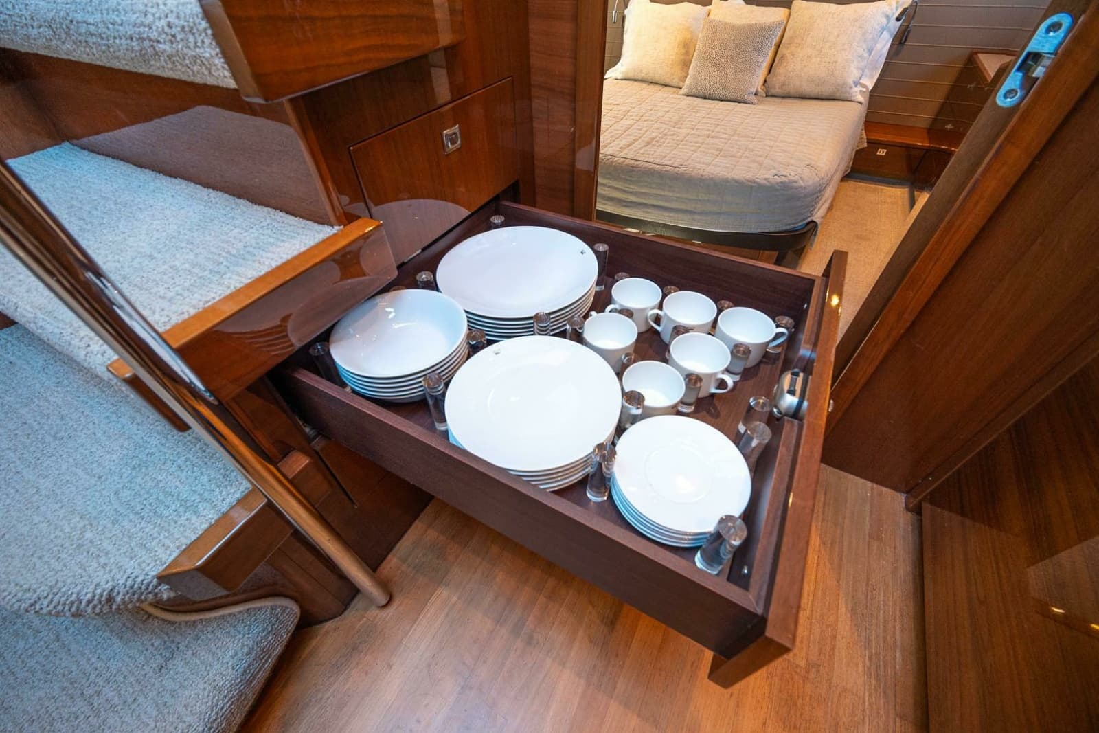 2016 Princess V48 - Photo 26