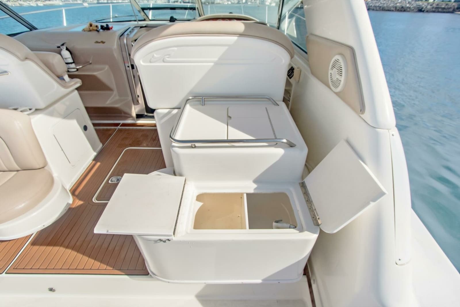 2000 Sea Ray 370 Express Cruiser - Photo 34