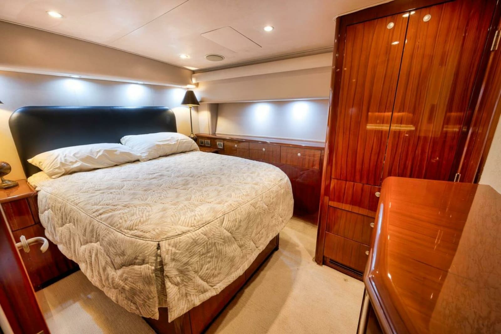 2007 Viking 52 Sport Coupe - Photo 28