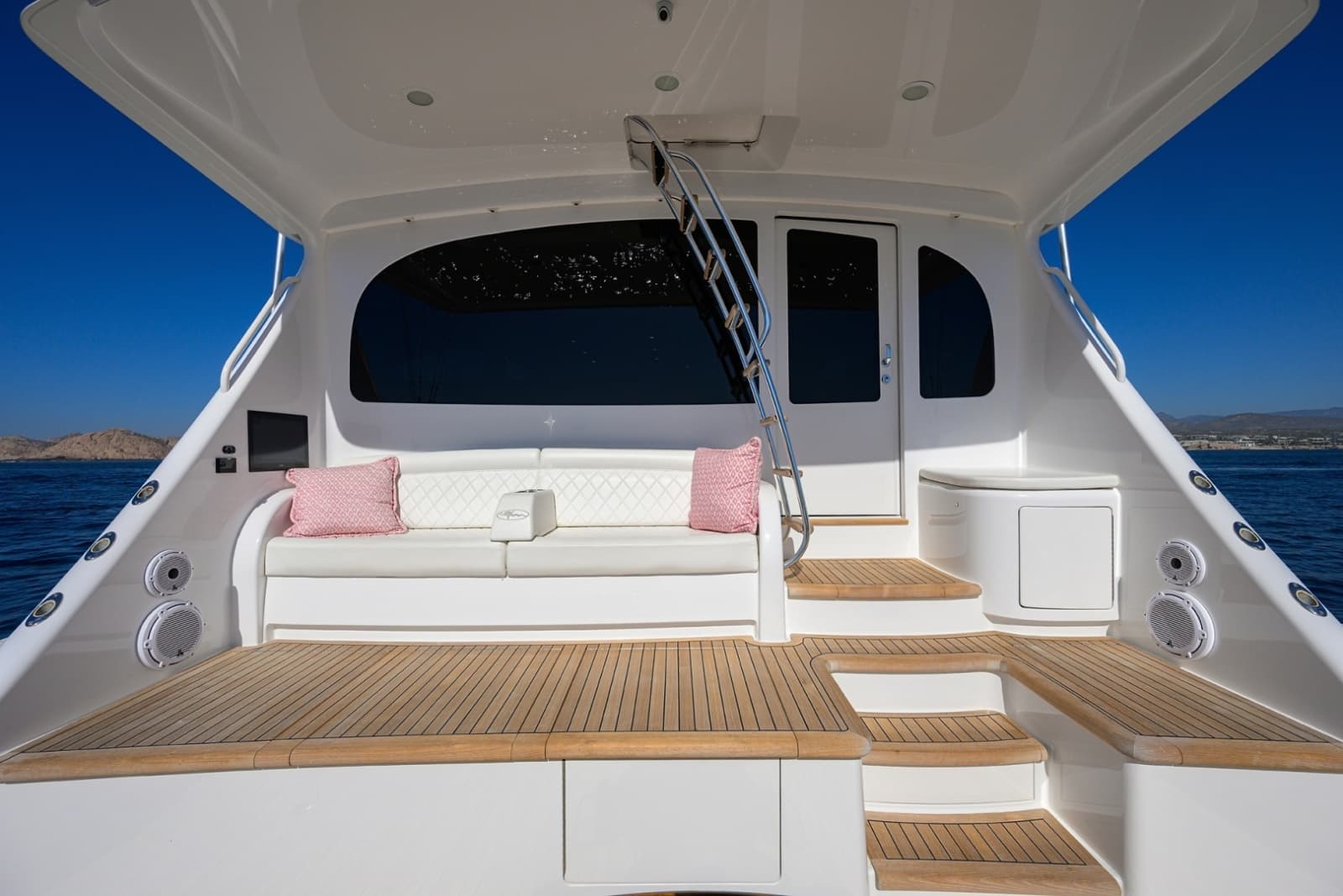 2023 Viking 80 Skybridge - Photo 44