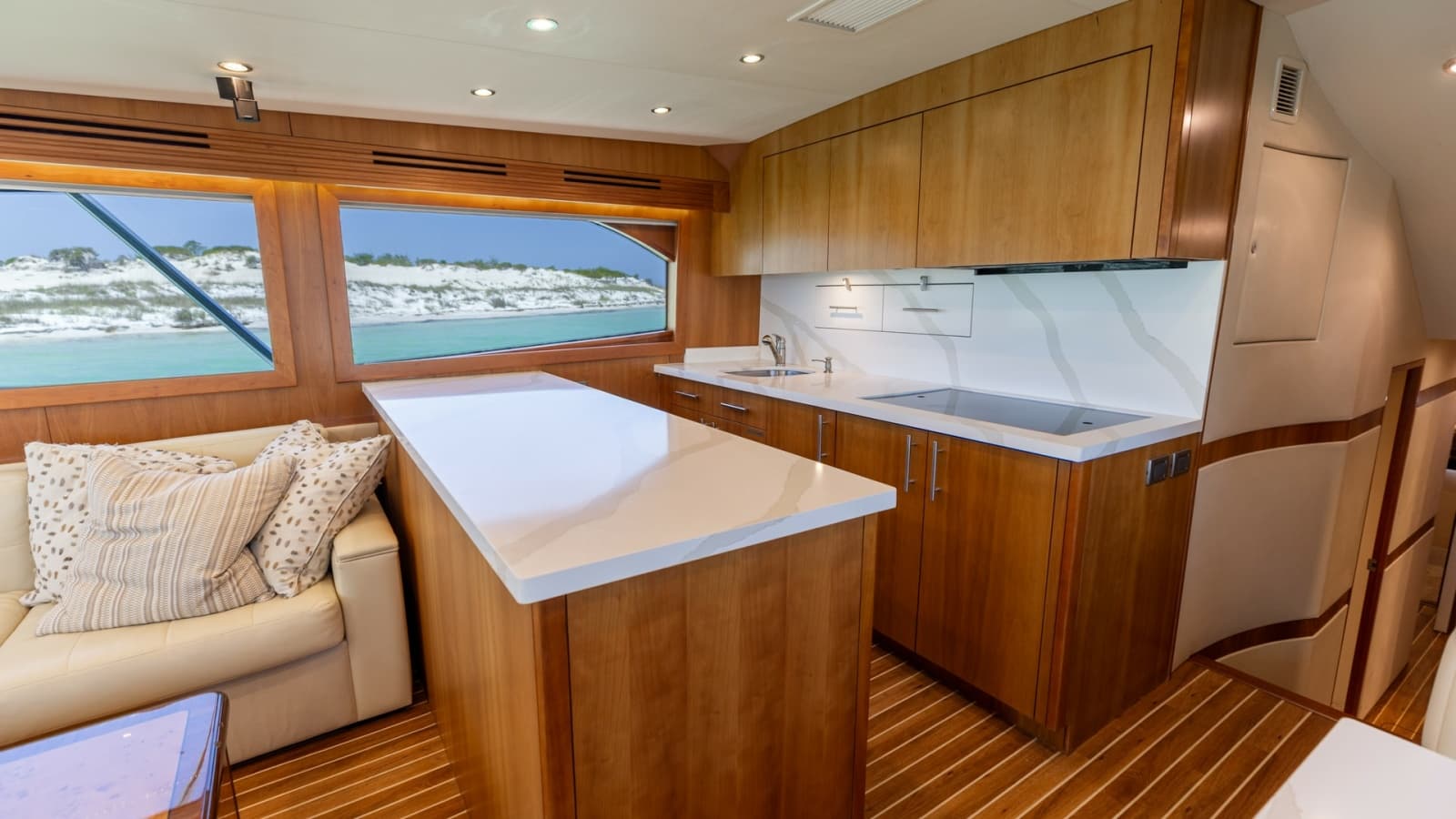 2010 Hatteras 60 GT - Photo 11