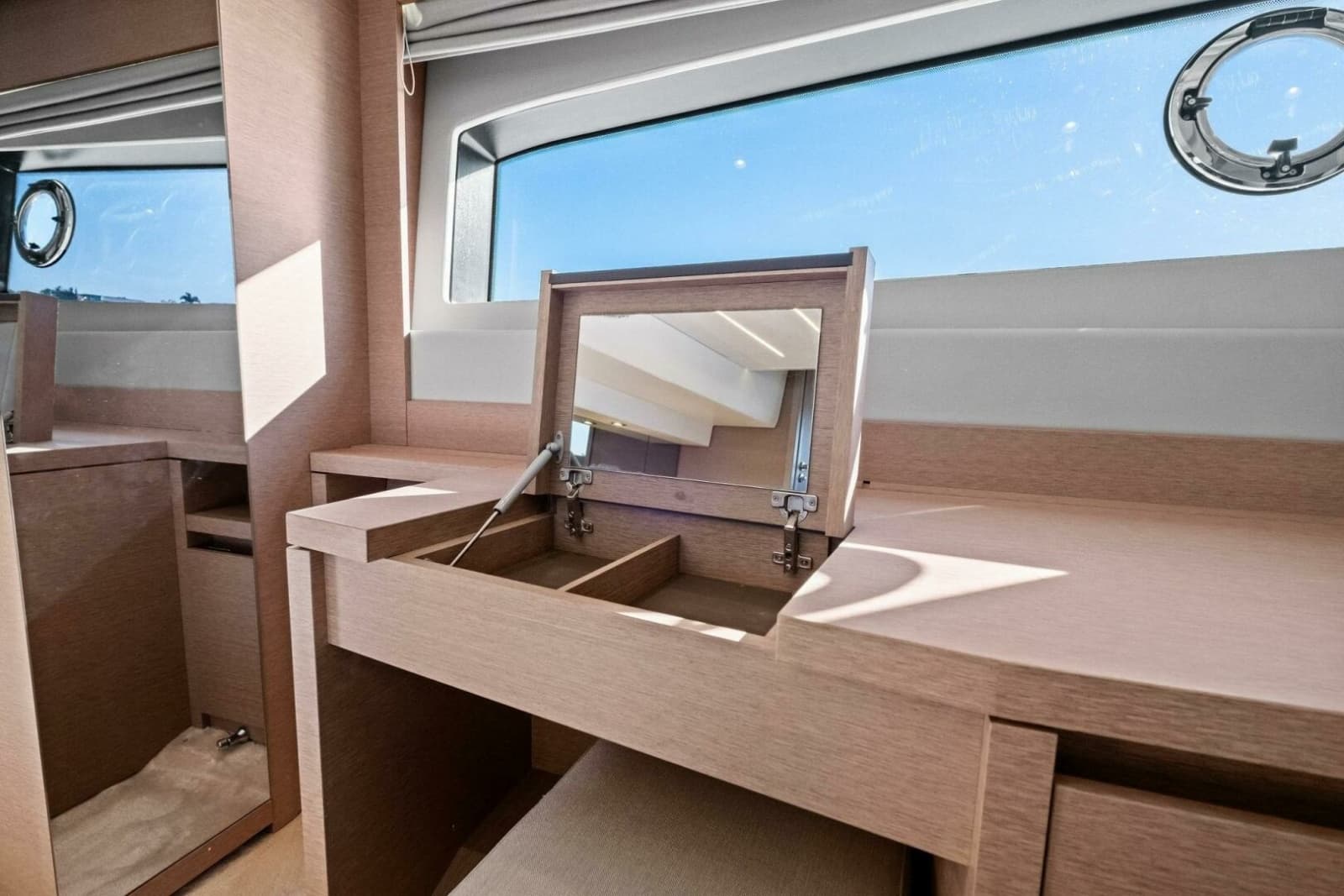 2022 Prestige 520 Flybridge - Photo 40