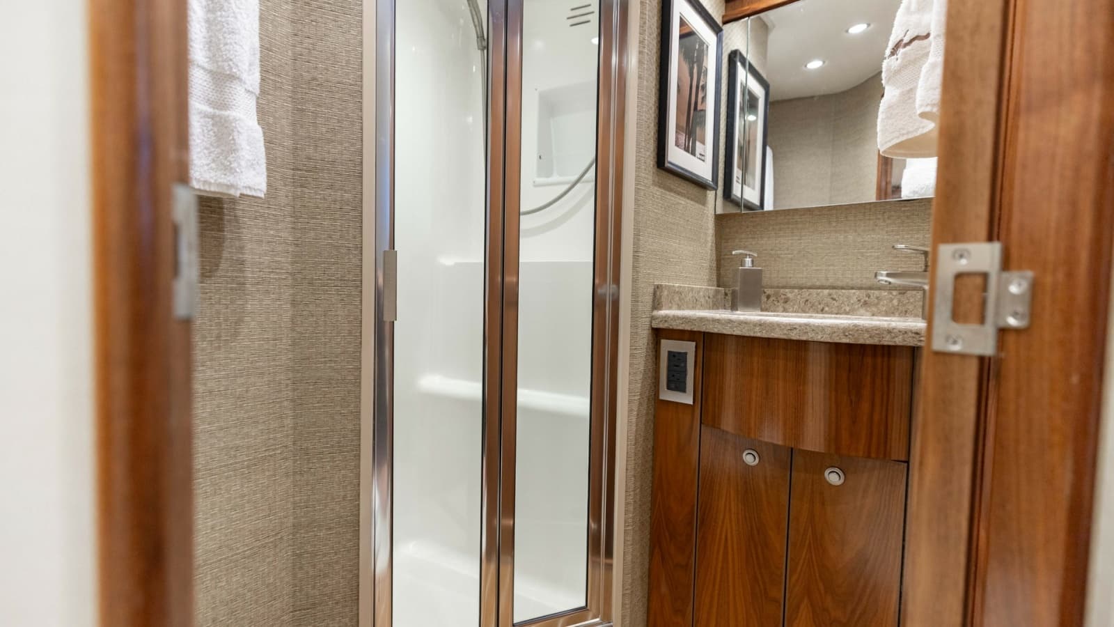 2020 Viking 62 Convertible - Photo 26