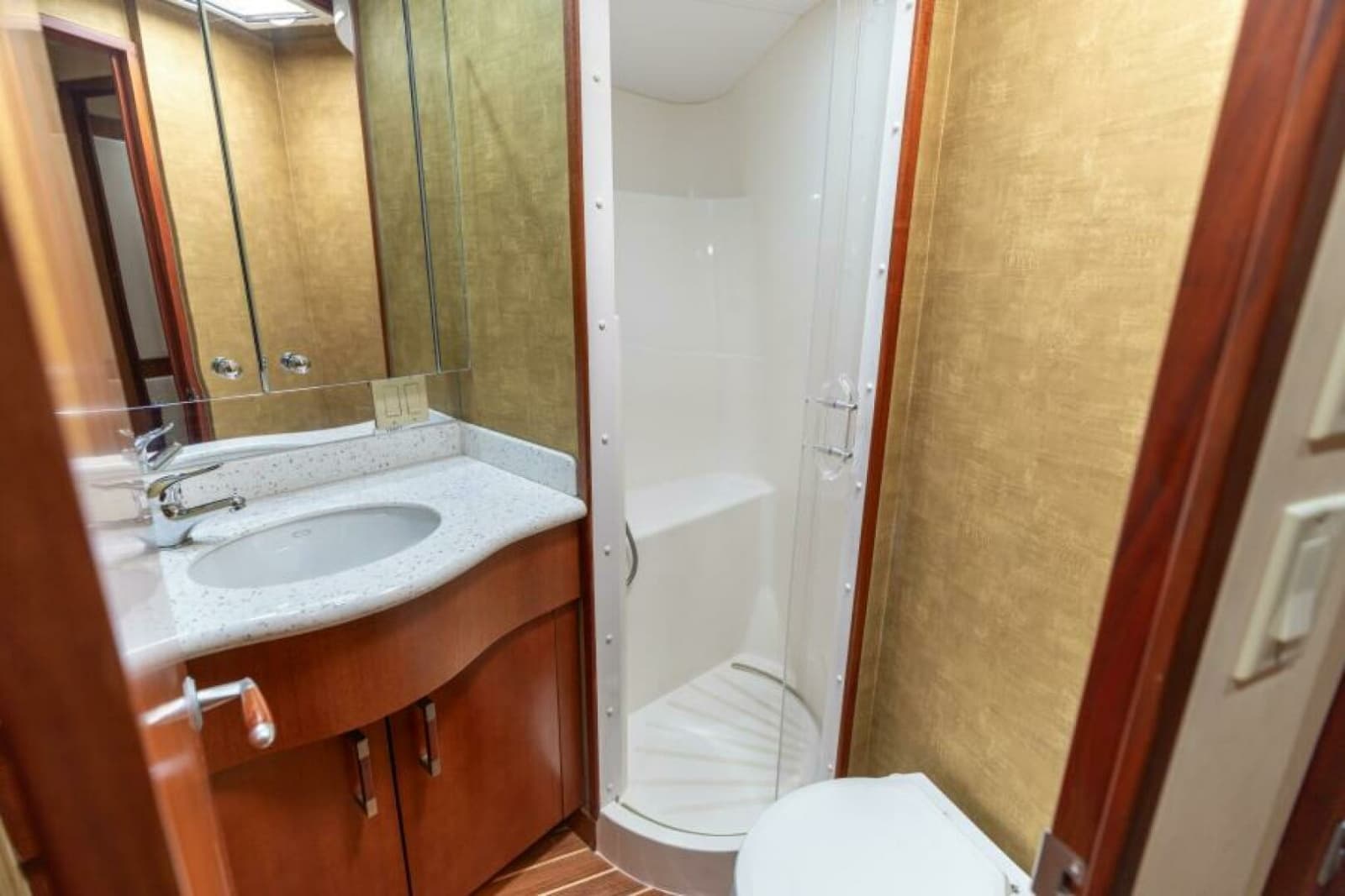 2008 Hatteras 60 Convertible - Photo 31