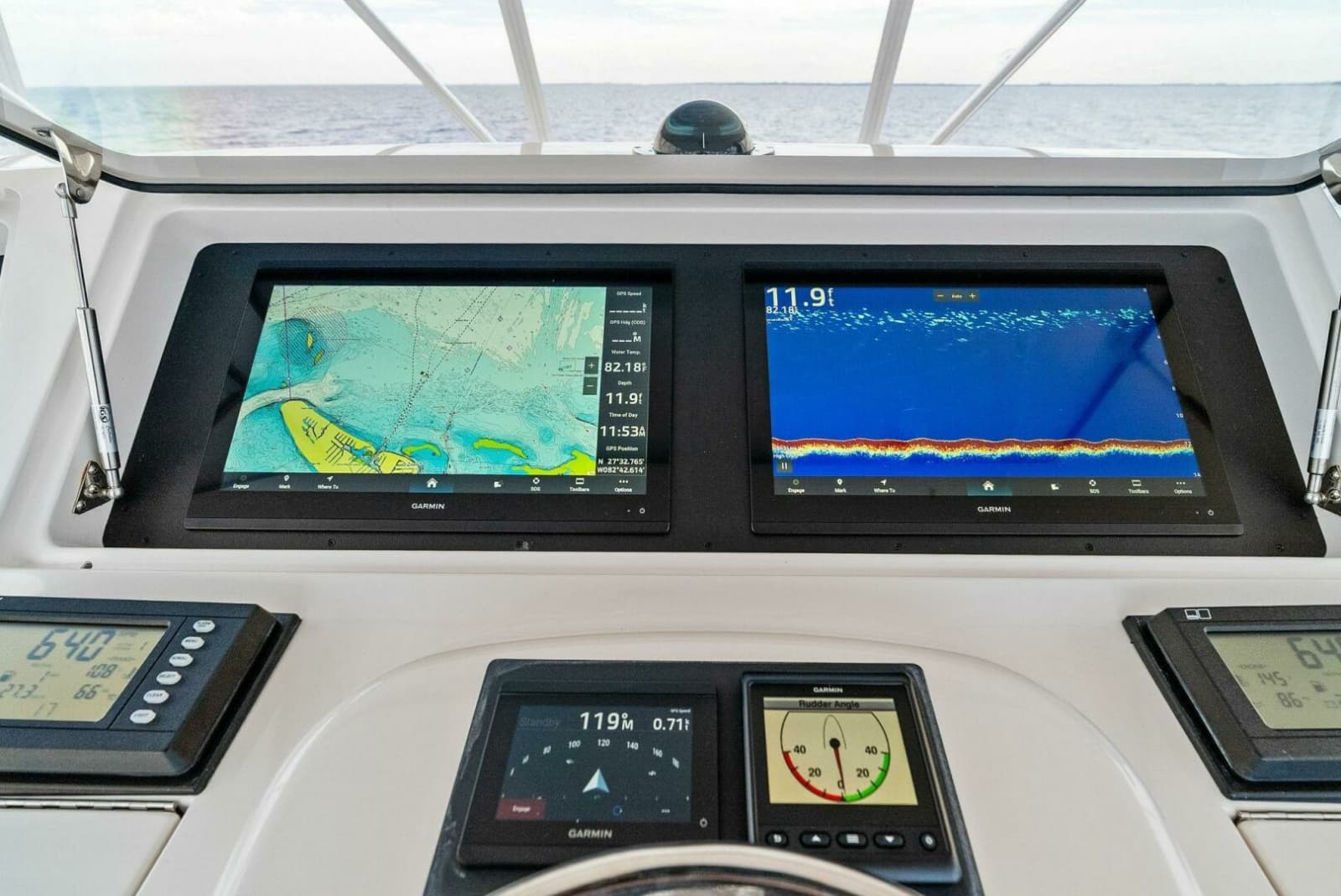 2006 Viking 61 Convertible - Photo 60