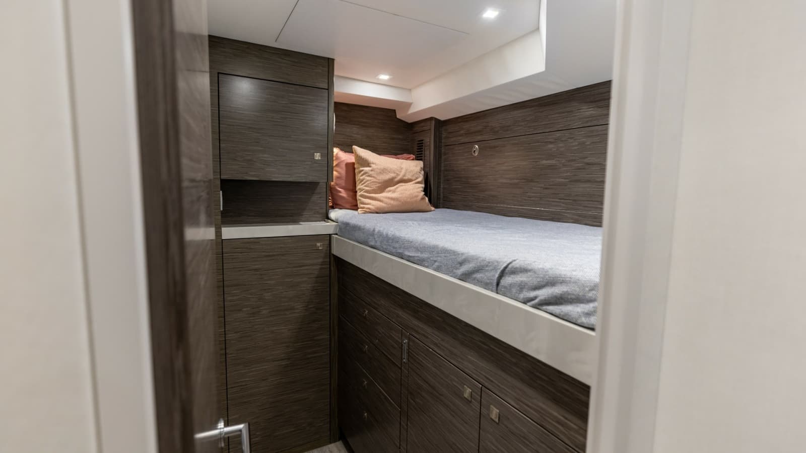 2021 Hatteras 65 GT - Photo 35