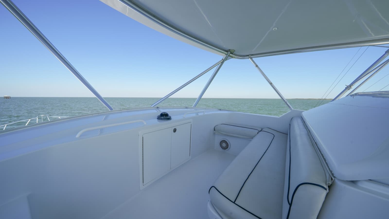 2001 Hatteras 60 Convertible - Photo 38
