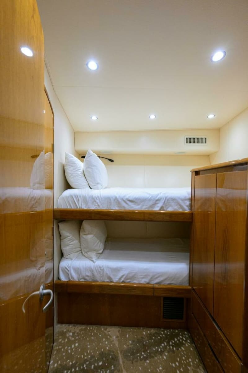 2014 Viking 76 Enclosed Bridge - Photo 32