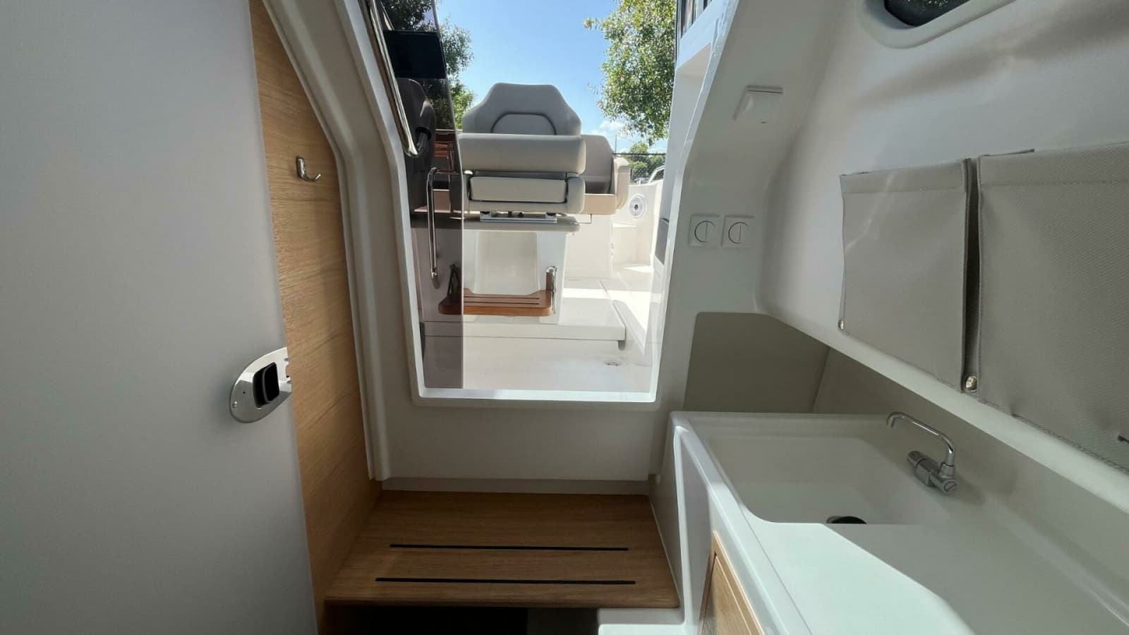 2024 Nimbus Tender 8 - Photo 10