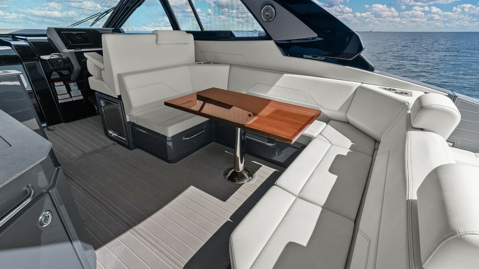 2023 Cruisers Yachts 42 GLS - Photo 3