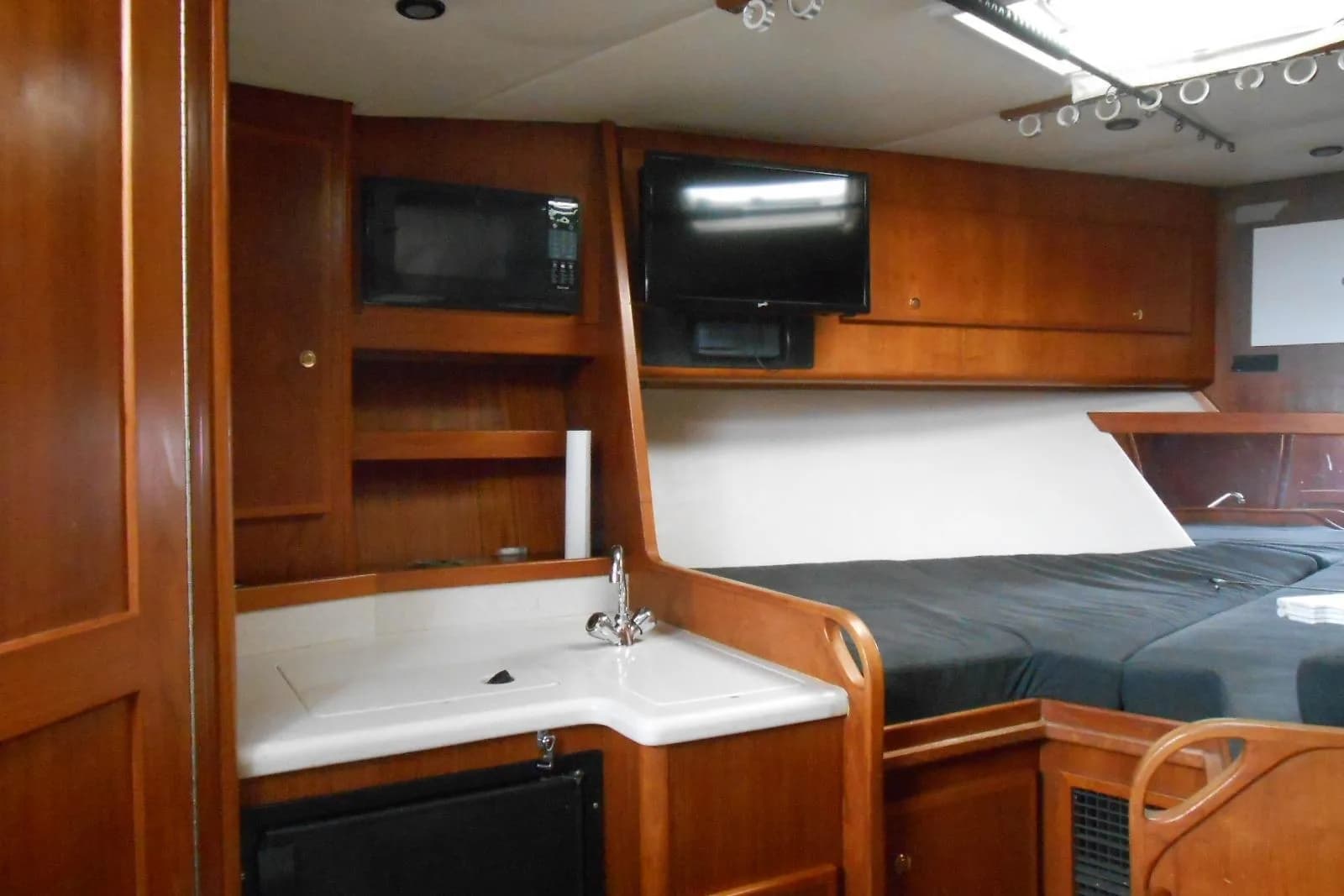 2004 Topaz 32 Express - Photo 19