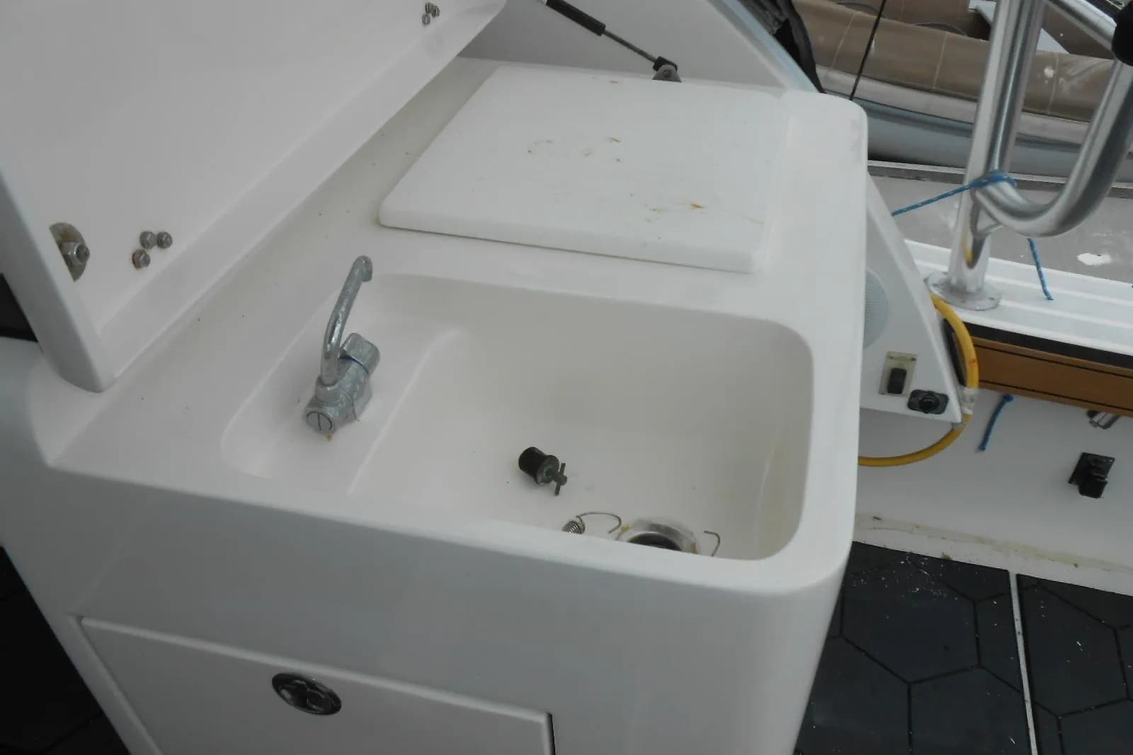 2004 Topaz 32 Express - Photo 24