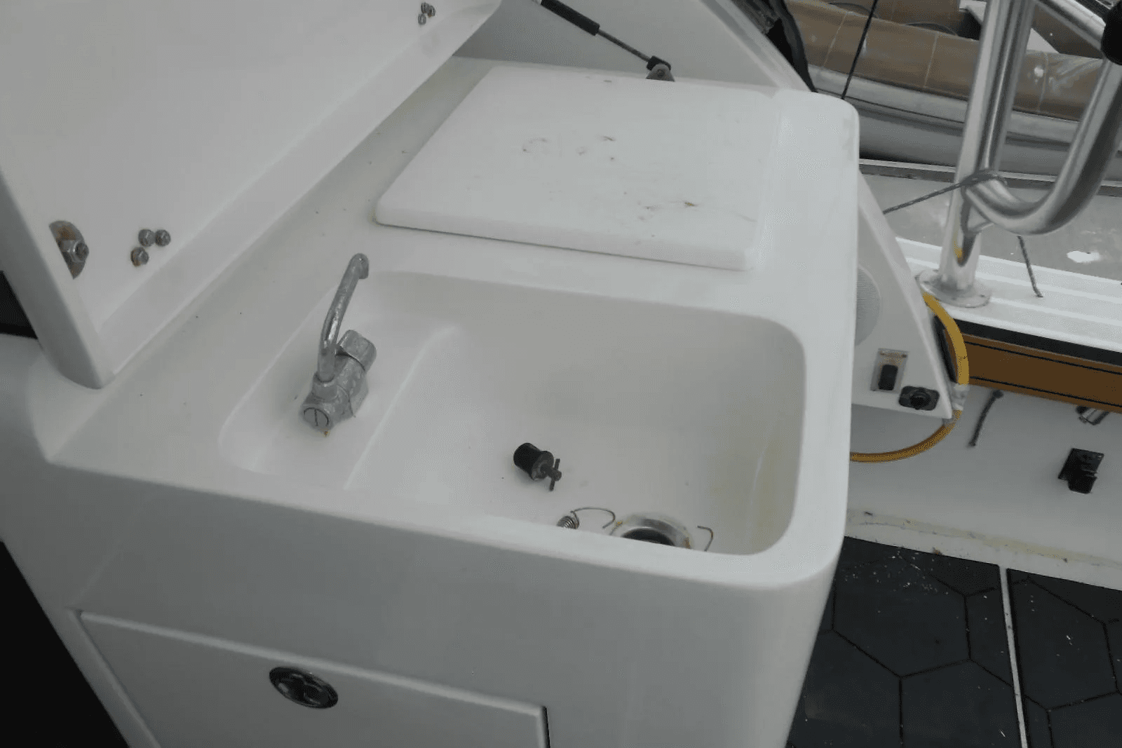 2004 Topaz 32 Express - Photo 24
