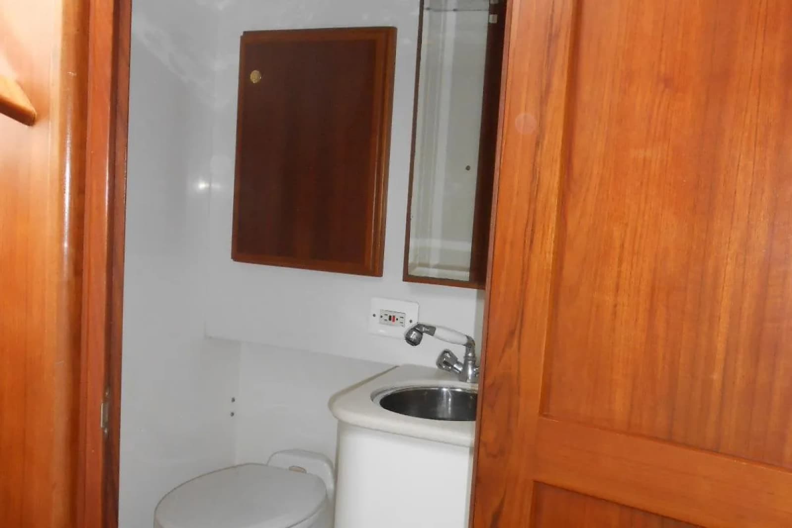 2004 Topaz 32 Express - Photo 18
