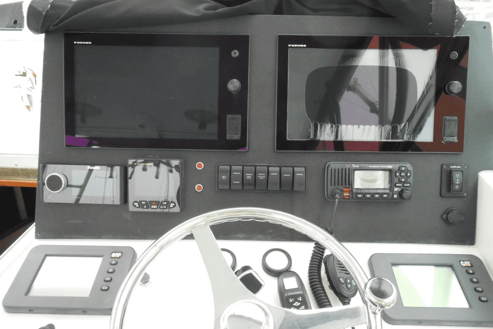 2004 Topaz 32 Express - Photo 11