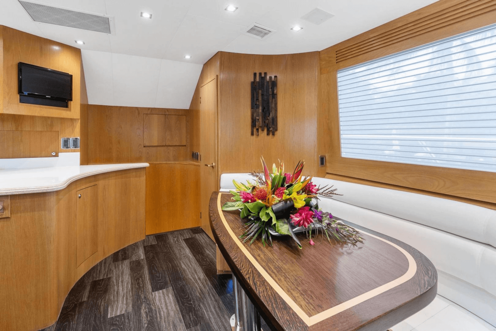1998 Hatteras 82 Convertible - Photo 4