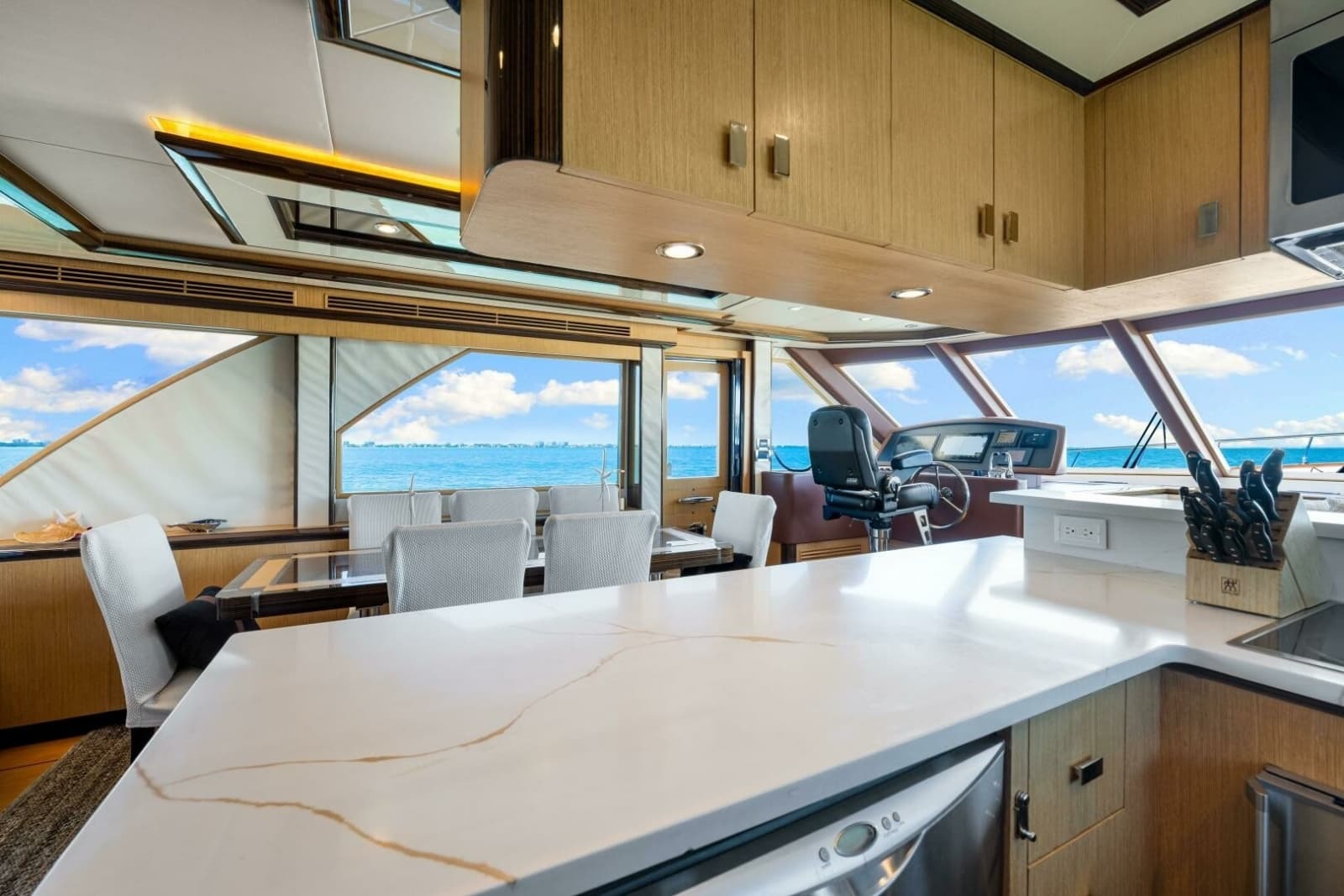 2010 Ocean Alexander 83 Motor Yacht - Photo 20