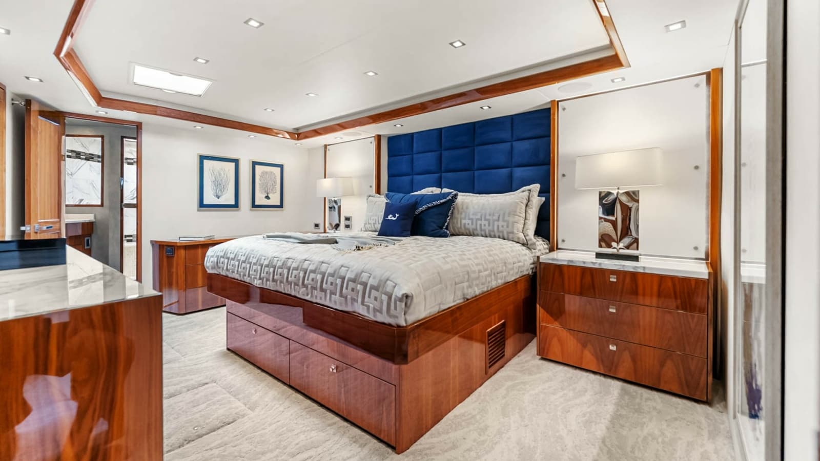 2017 Viking 92 Enclosed Bridge - Photo 44