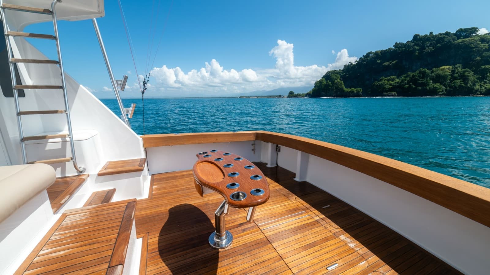 2001 Viking 61 Convertible - Photo 61