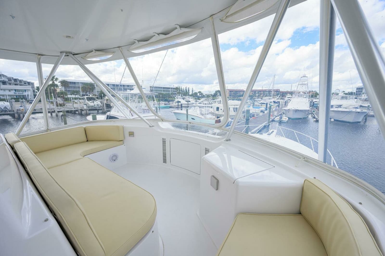 2004 Viking 56 Convertible - Photo 21