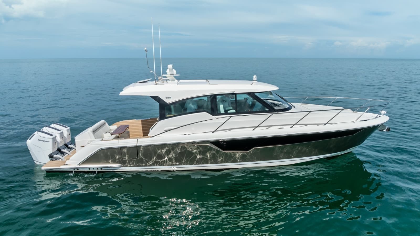 2025 Tiara Yachts 48LE - Photo 1