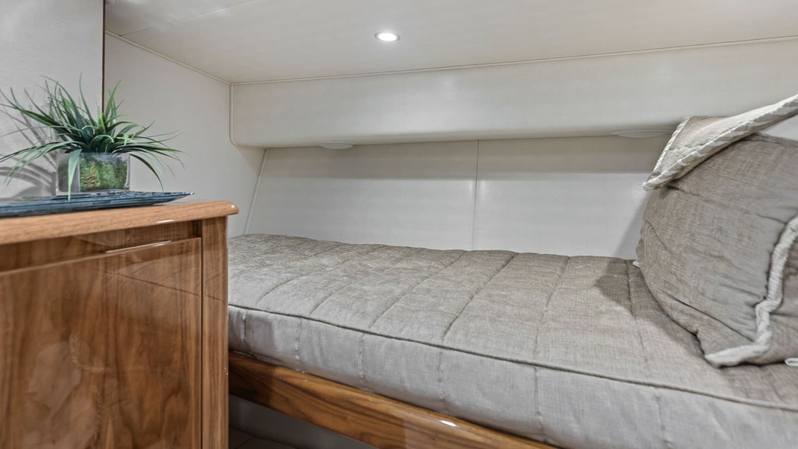 2018 Viking 62 Enclosed Bridge - Photo 59