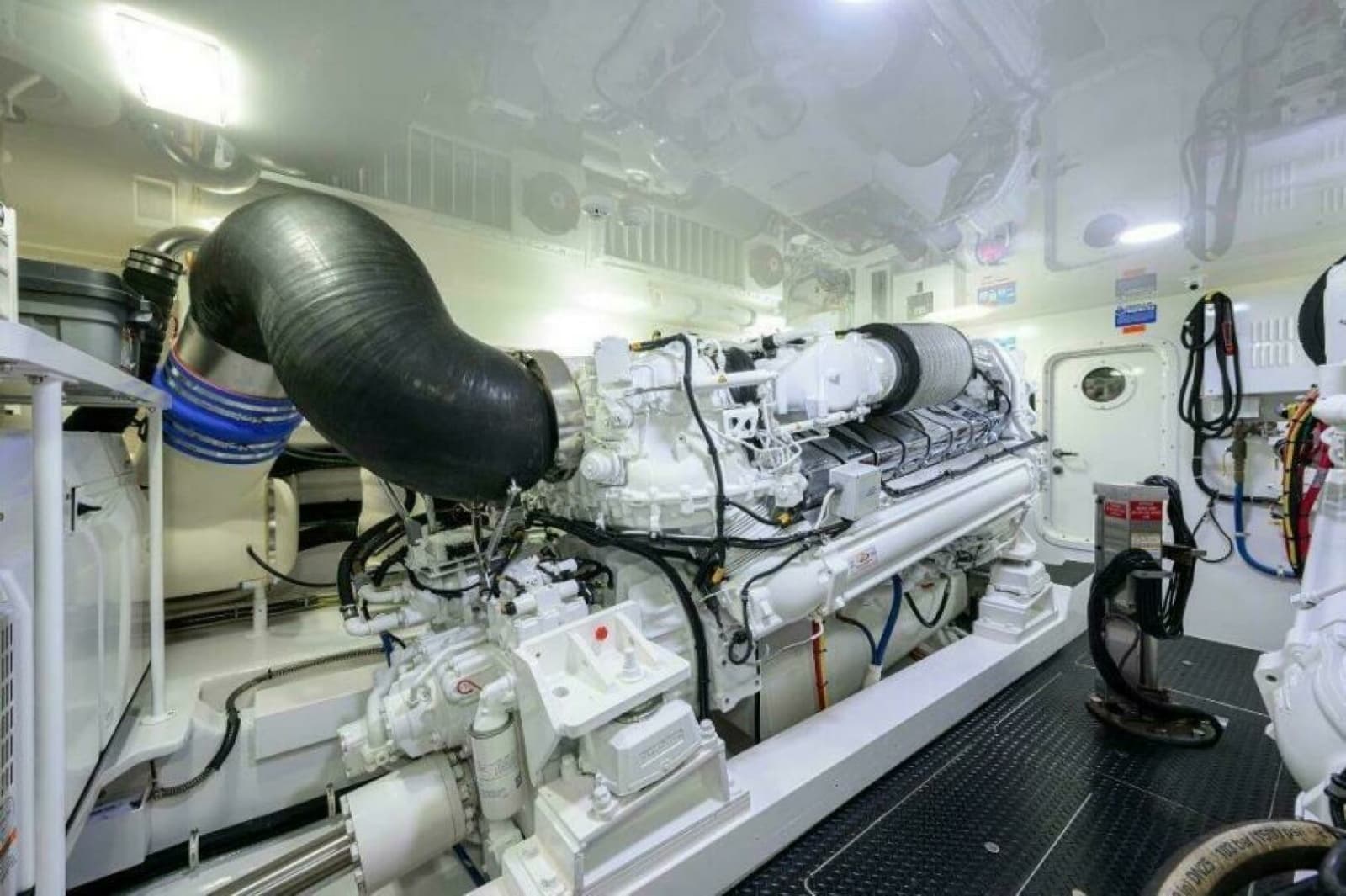 2020 Viking 72 Convertible - Photo 47