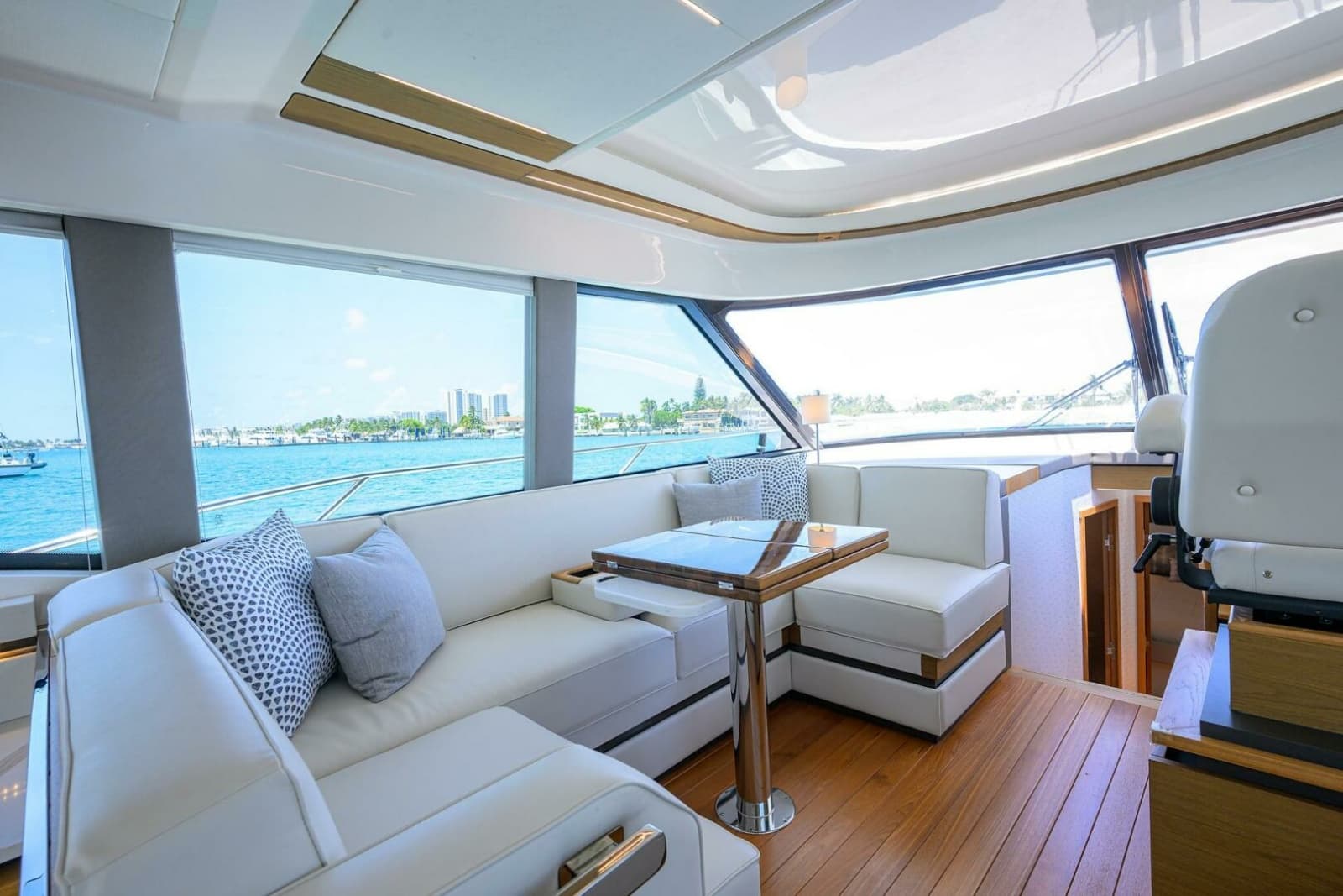 2023 Tiara Yachts C49 - Photo 7