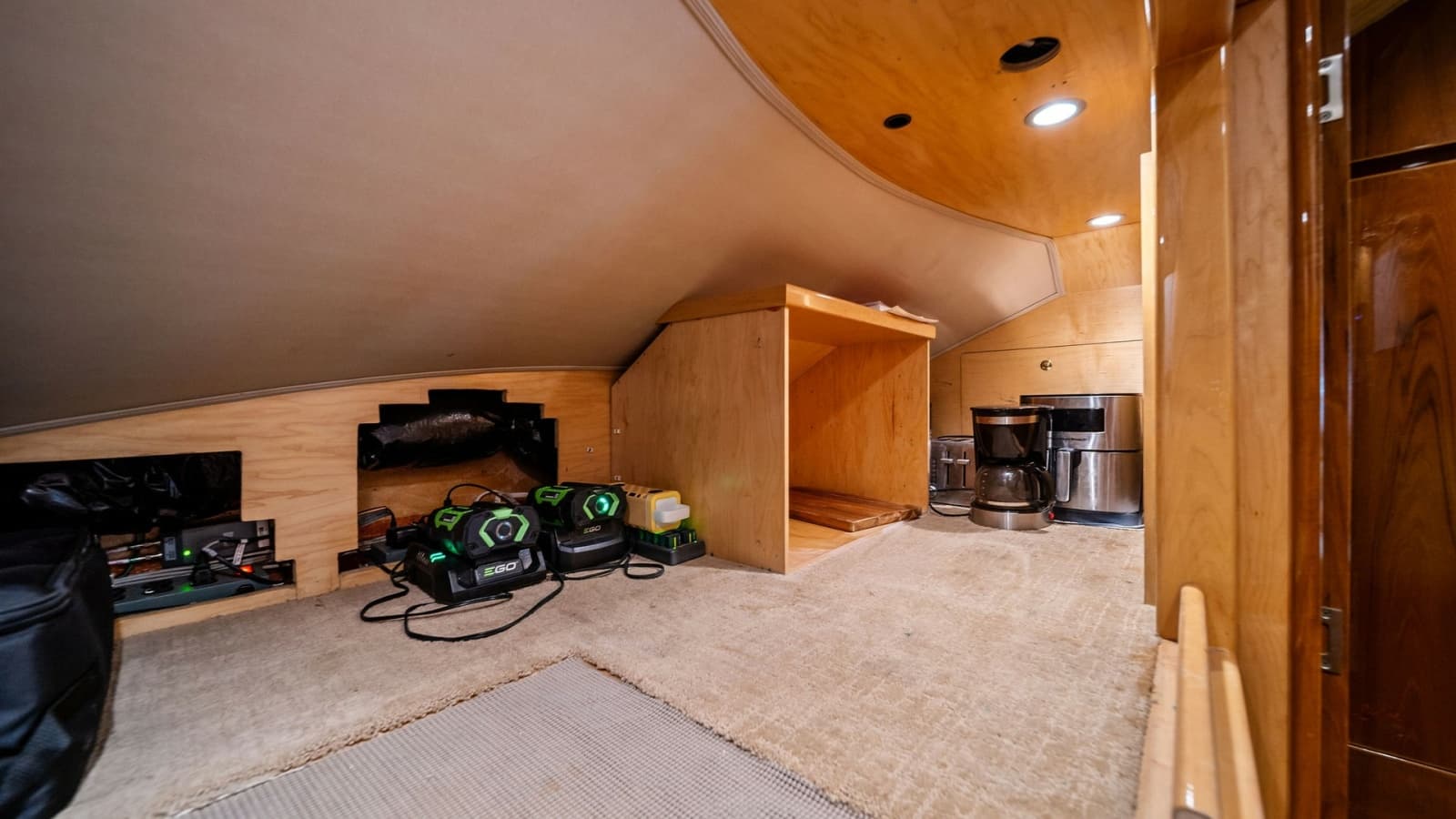 2015 Viking 70 Convertible  - Photo 18