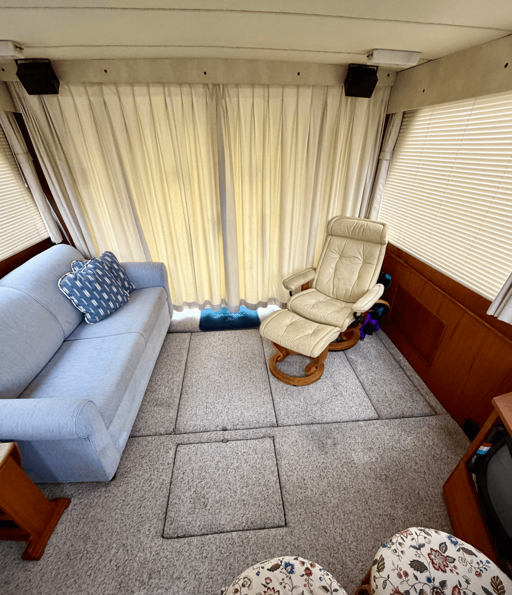 1982 Tollycraft 37 Sedan - Photo 13