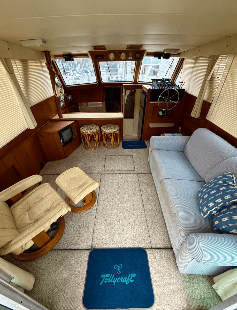 1982 Tollycraft 37 Sedan - Photo 12
