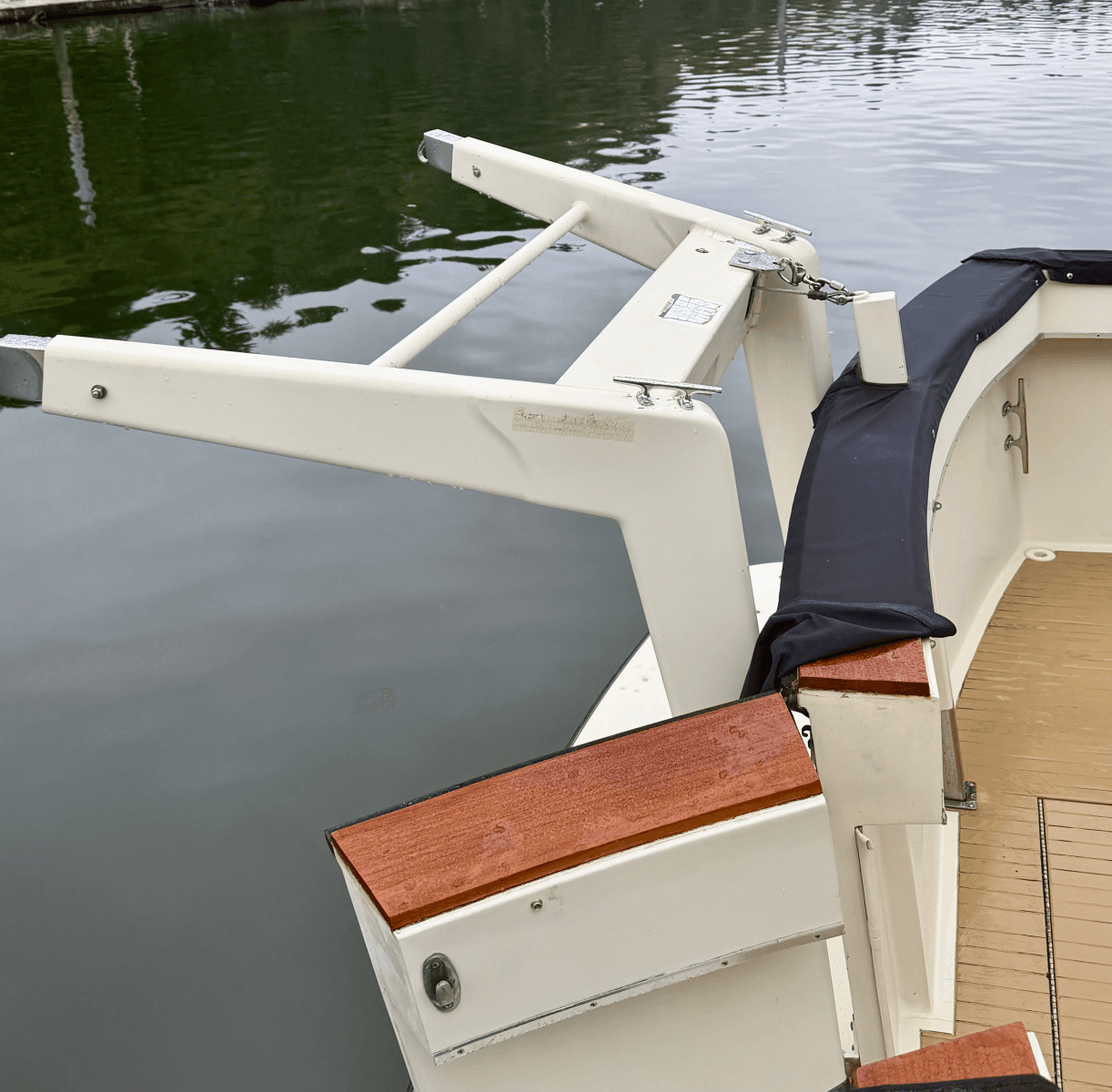 1982 Tollycraft 37 Sedan - Photo 5