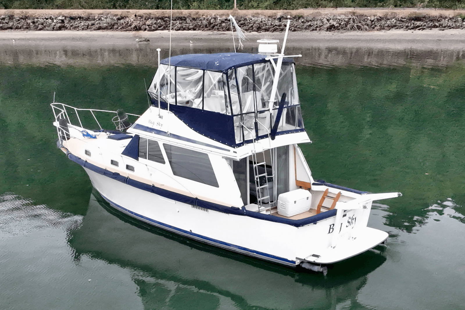 1982 Tollycraft 37 Sedan - Photo 3