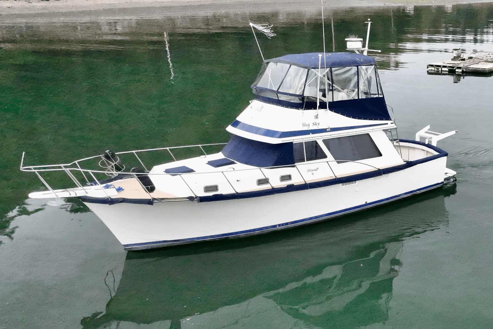 1982 Tollycraft 37 Sedan - Photo 2