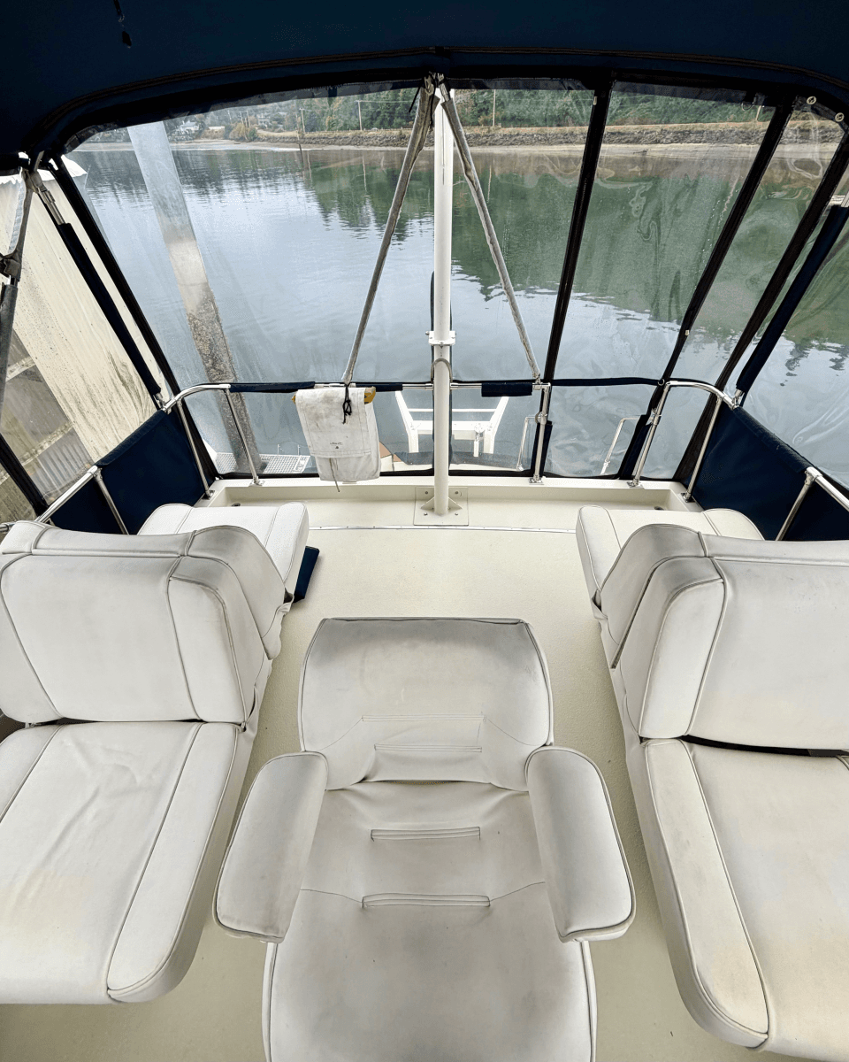 1982 Tollycraft 37 Sedan - Photo 10