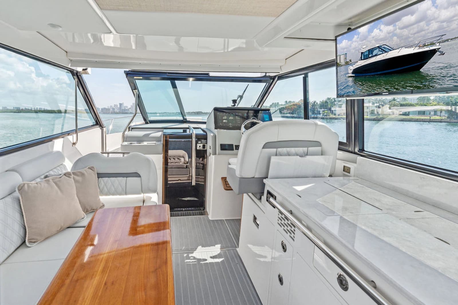 2024 Regal 36 XO - Photo 18