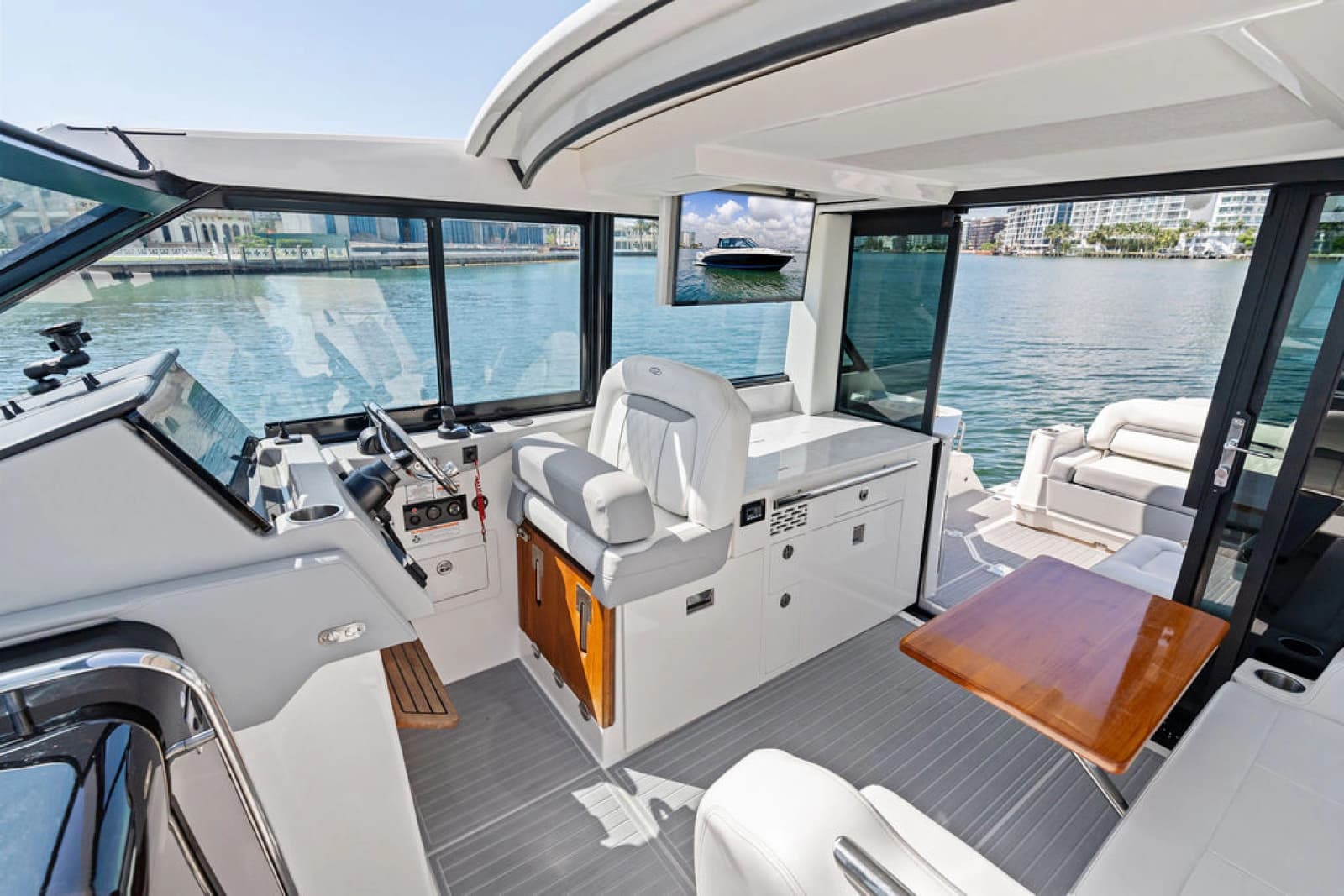 2024 Regal 36 XO - Photo 19
