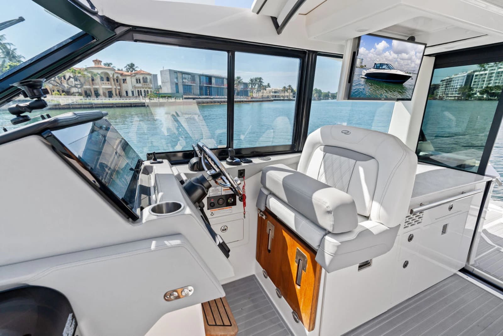 2024 Regal 36 XO - Photo 20