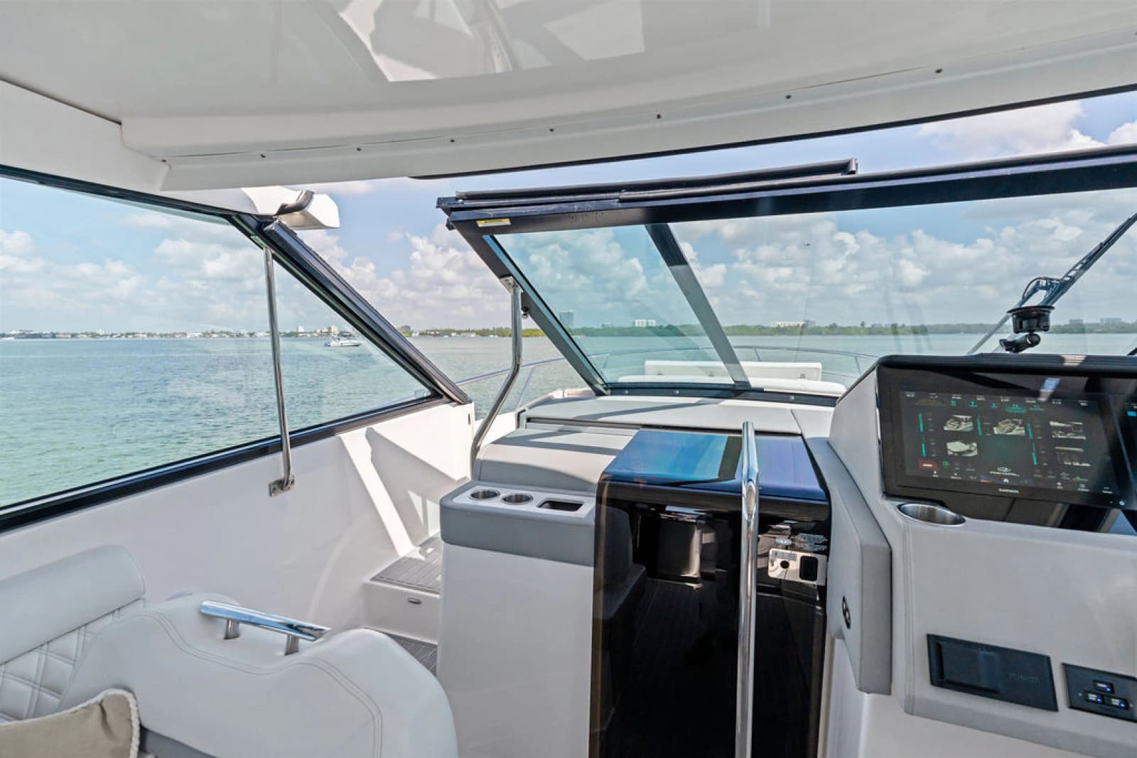 2024 Regal 36 XO - Photo 31