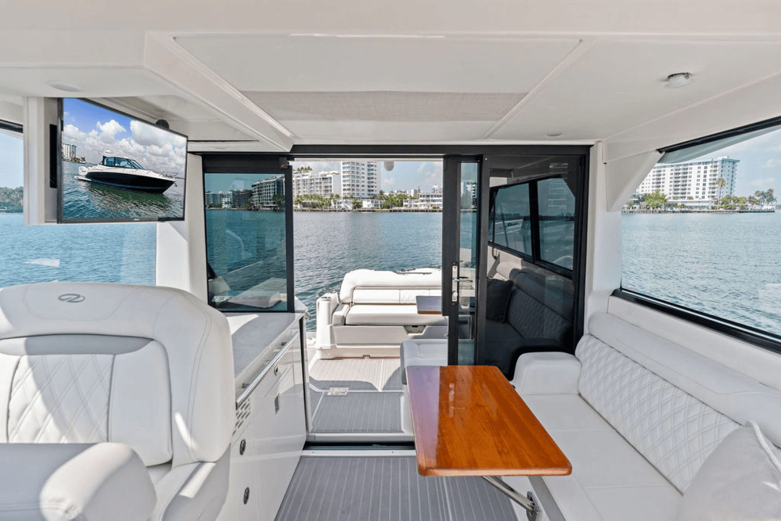 2024 Regal 36 XO - Photo 17