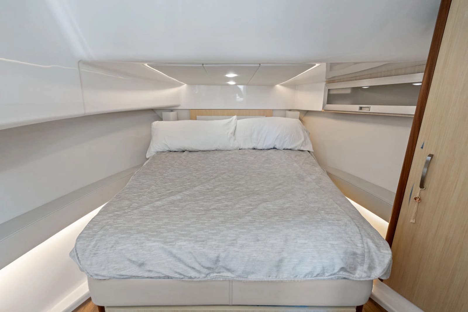 2024 Regal 36 XO - Photo 38