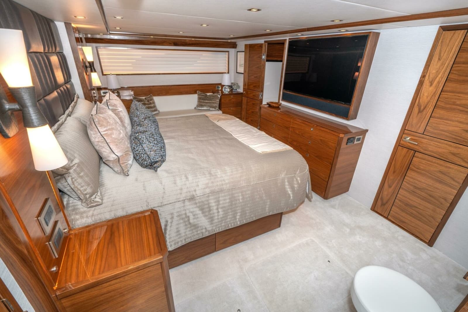 2025 Viking 90C - Photo 42