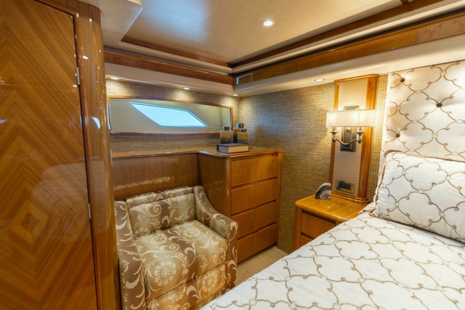 2013 Viking 76 Convertible - Photo 26