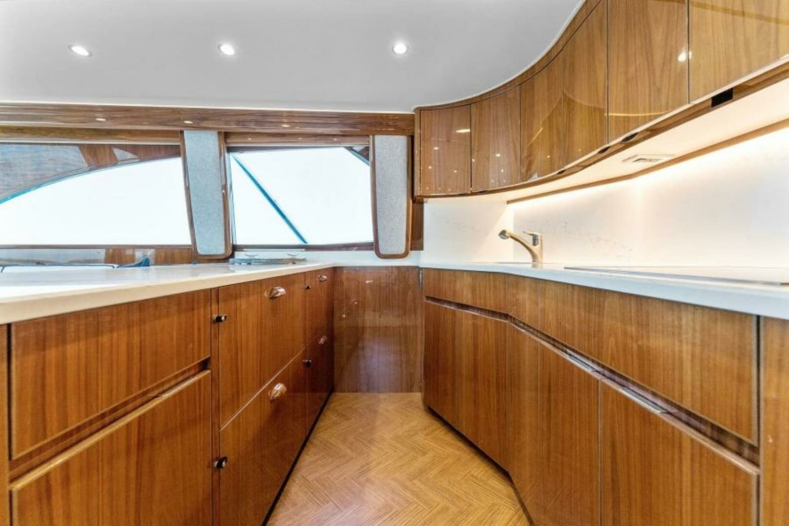 2021 Viking 54 Convertible - Photo 19