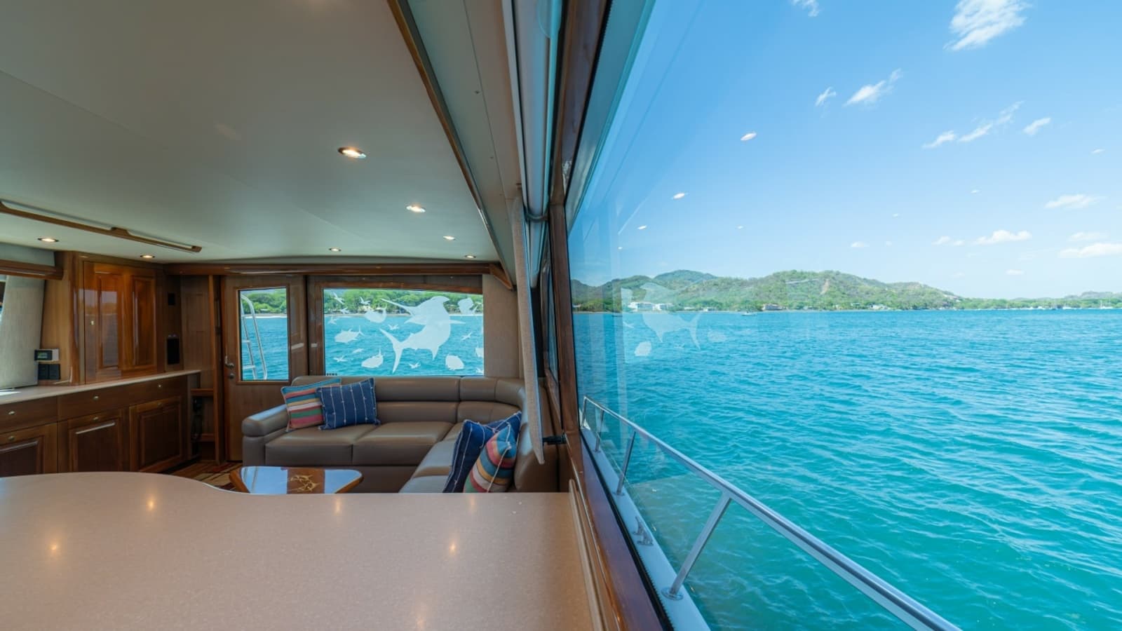 2005 Viking 61 Convertible - Photo 13